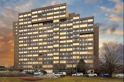 250 Hammond Pond Parkway #1105S 1