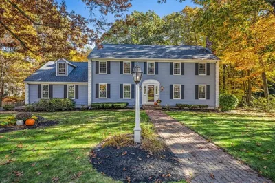 18 Olde Colony Dr 1