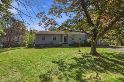 36 Valley View Dr 1