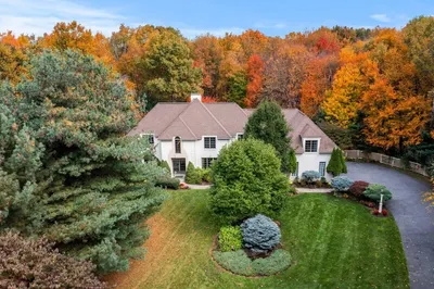 23 Olde Meetinghouse Road 1