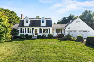 7 Chris Dr