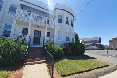 22 Belmont St #3