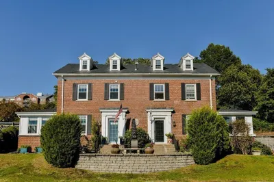 120 Commandants Way 1
