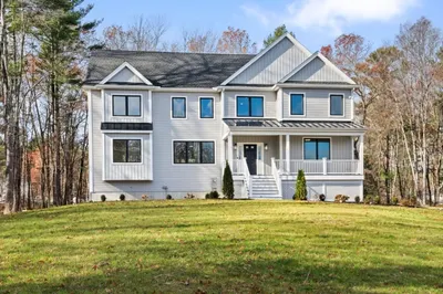 450 Lake St 1