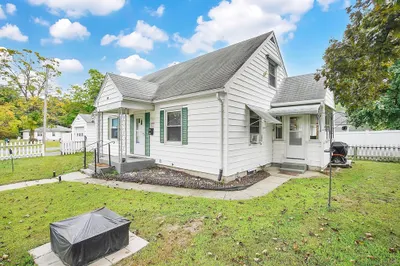 29 Pineywoods Ave 1