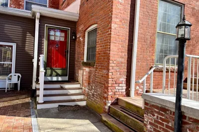 124 College St #2 1