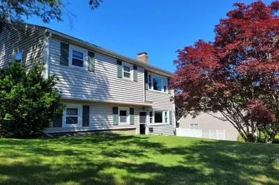 170 Ravenswood Rd 1