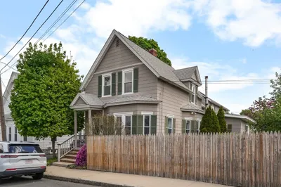 122 S Walker St 1