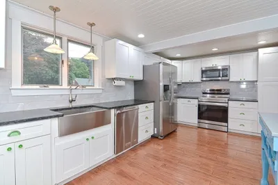 232 W Main St 1