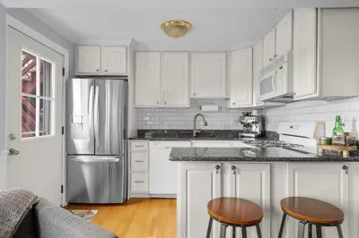 193 W 5th St #3