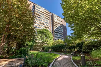 9 Hawthorne Place #7G 1