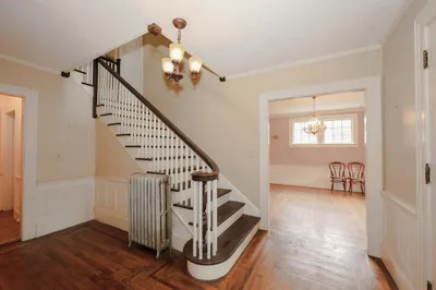 8 Crescent Hts