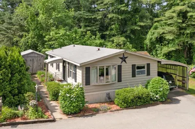 139 Pine Avenue 1