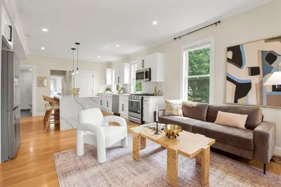 34 Leniston St #2