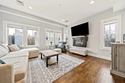 230 Bowen Street #2