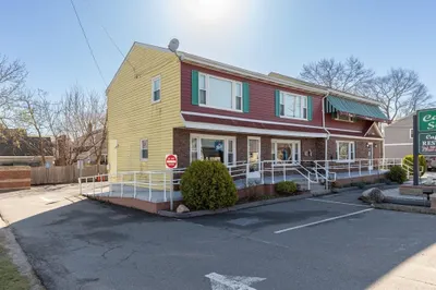 1300 Main St 1