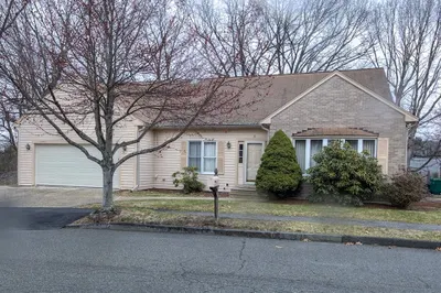 31 Bow Ridge Rd 1