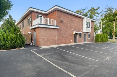 142 Pleasant St #2