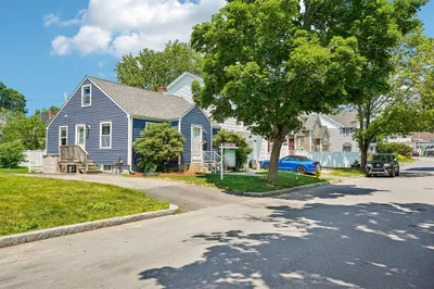10 Standish St