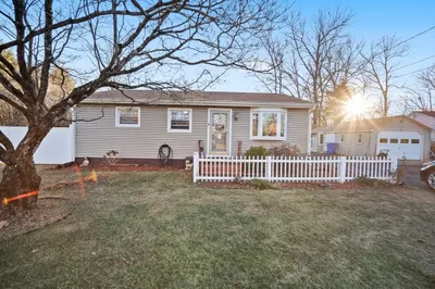 328 New House St