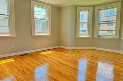 18 Newton St #1