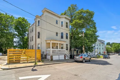 76 Bellevue St 1