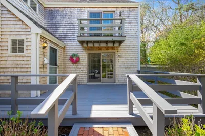 12 Chilmark Dr #12