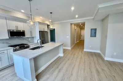 332 Victory Road #302