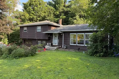 16 Meadowview Rd