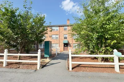 160 Tyngsboro Rd #17C 1
