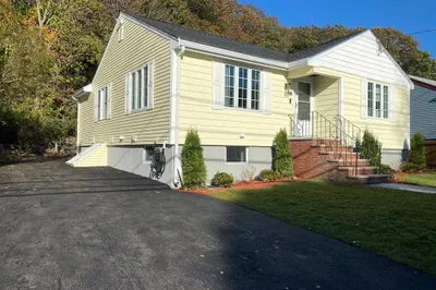 98 Bowman St 1