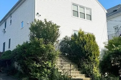 61 Tracey St #1 1