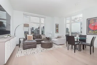 100 Lovejoy Wharf #PH3B 1