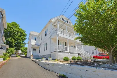 72 Dysart St 1