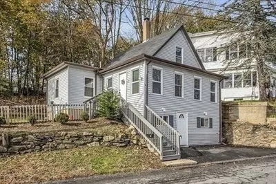 53 Emerald St 1