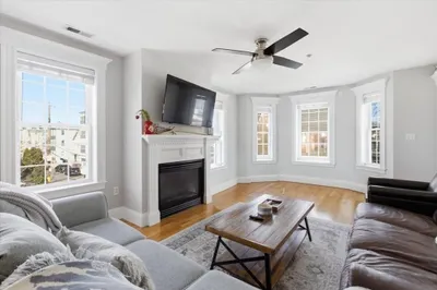 77 Baxter St #3