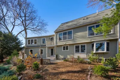30 Lakeview Ave