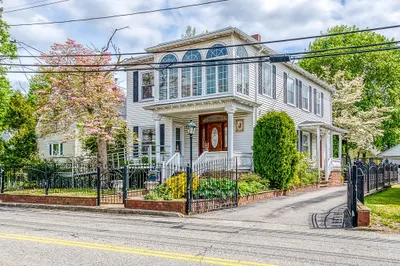 61 Old Colony Avenue 1