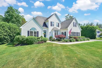 24 Two Ponds Rd 1