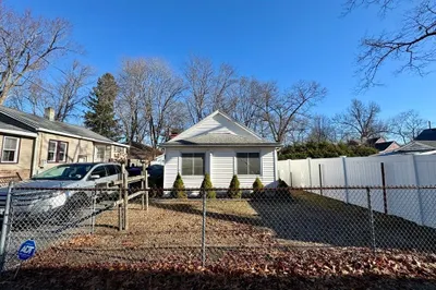 15 Alice St