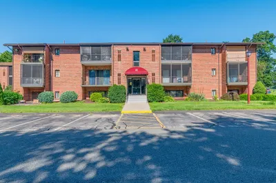 221 Oak St #11-15