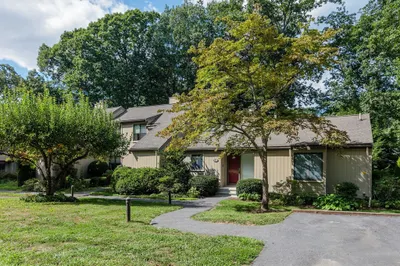 132 Chestnut Cir #132 1