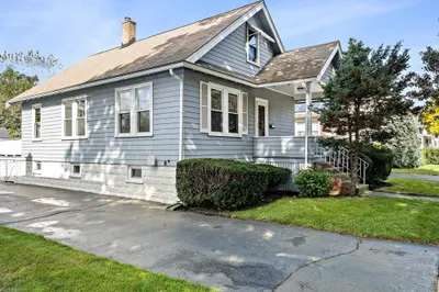 196 Main St 1