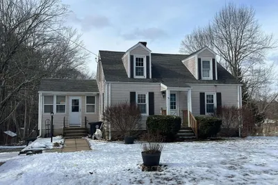 40 Dennison Ln