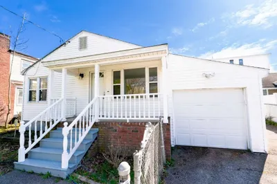 15 Swan Ave 1