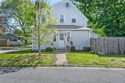 272 Pequot Ave 1