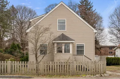 10 Pineland Ave 1