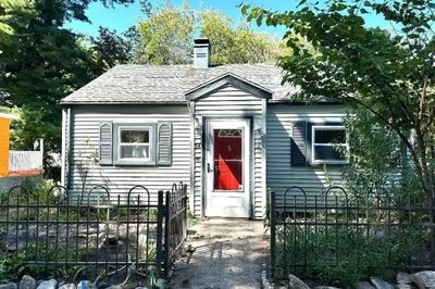 34 Crescent Ln