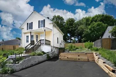 157 Short St