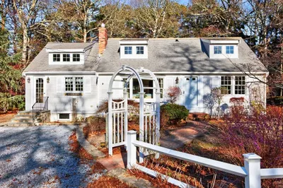 40 Viking Drive